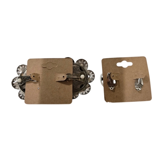 *CO925844 Vintage Clip-on Earrings 2 pair - Picture 3 of 5